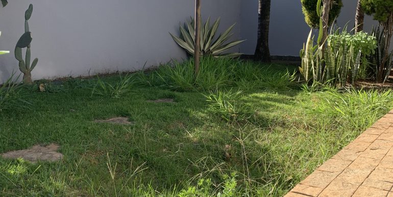 Linda casa com piscina no Bela vista