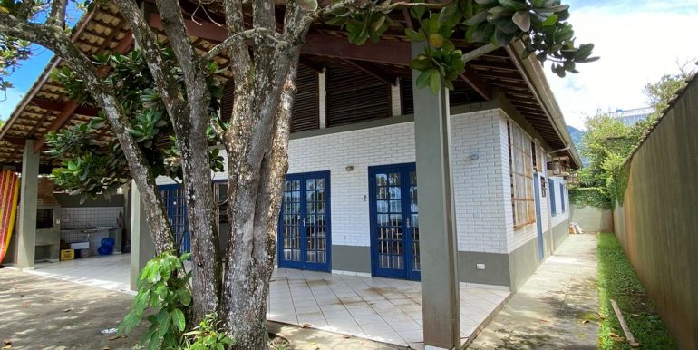Linda casa em Ubatuba – praia do sapé - foto 2