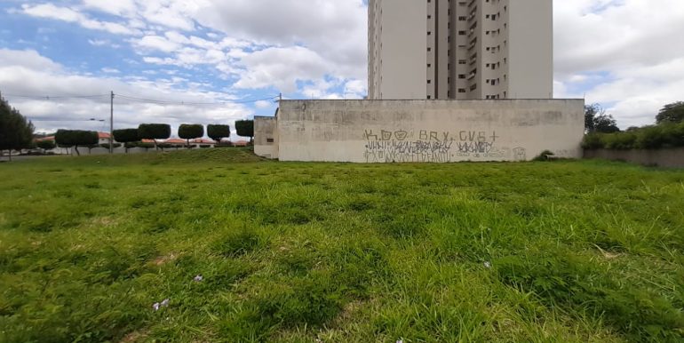 TERRENO PROX. A PRAÇA DOS EXAGEROS